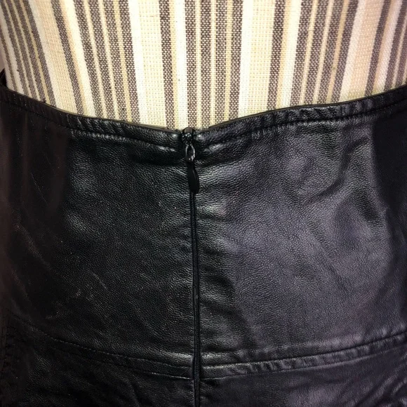 Faux Leather High Waist Skirt - Picture 4 of 6